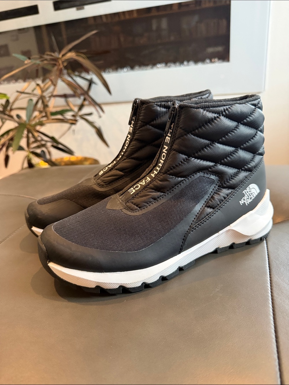 The North Face Women’s ThermoBall Progressive Zip Waterproof Boots Size 8